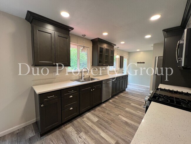 Building Photo - Edgewood South Eugene Home