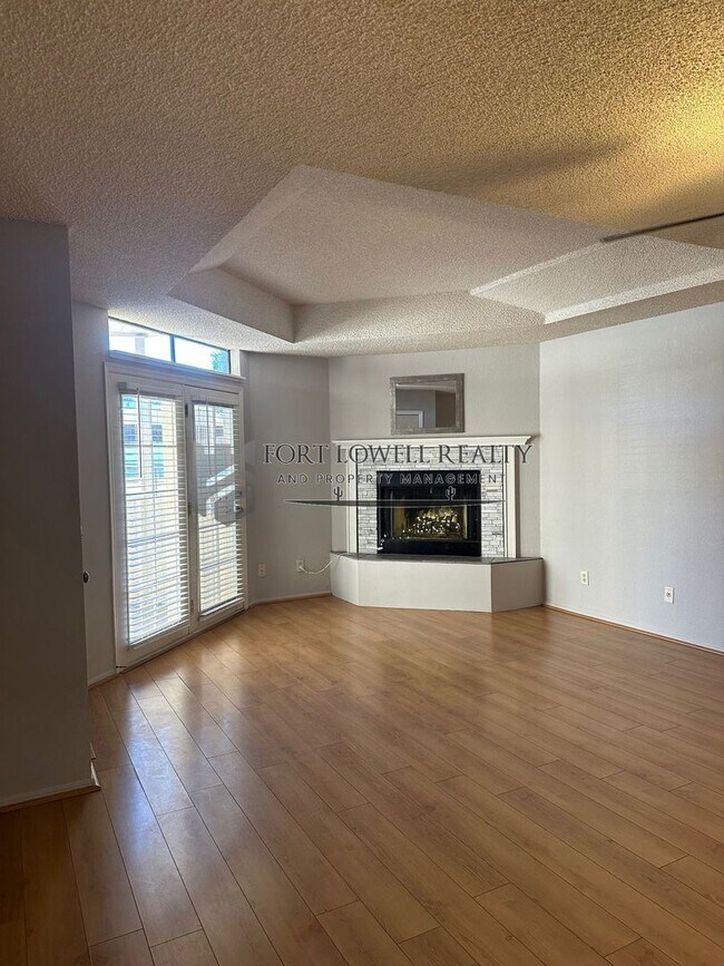 Building Photo - Spacious Remodeled 2 Bed/2Bath Condo!