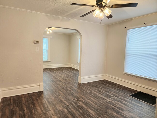 Building Photo - 1032 Lincoln St