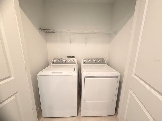 Building Photo - 2212 Portrait St