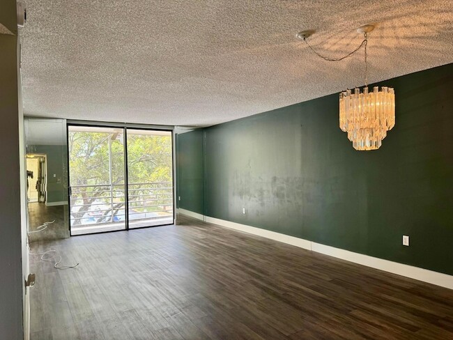 Building Photo - 1800 SW 81st Ave