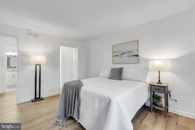 Building Photo - 2030 N Adams St