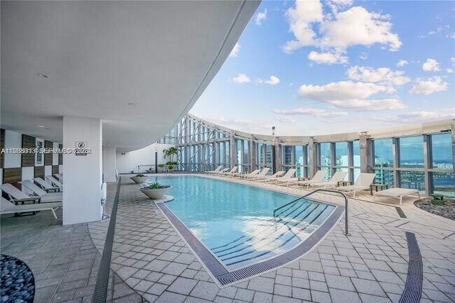 Building Photo - 851 NE 1st Ave