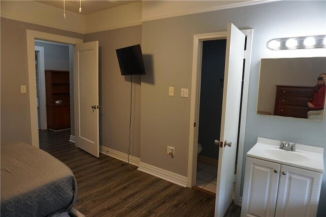 Building Photo - 177 W 5th St