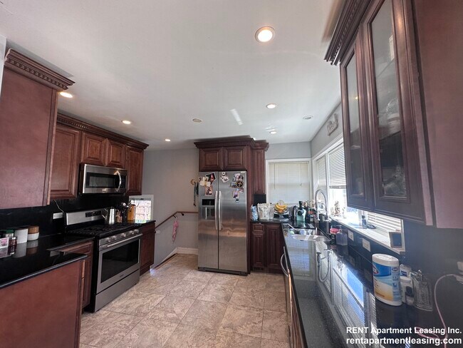 Building Photo - 9944 Karlov Ave