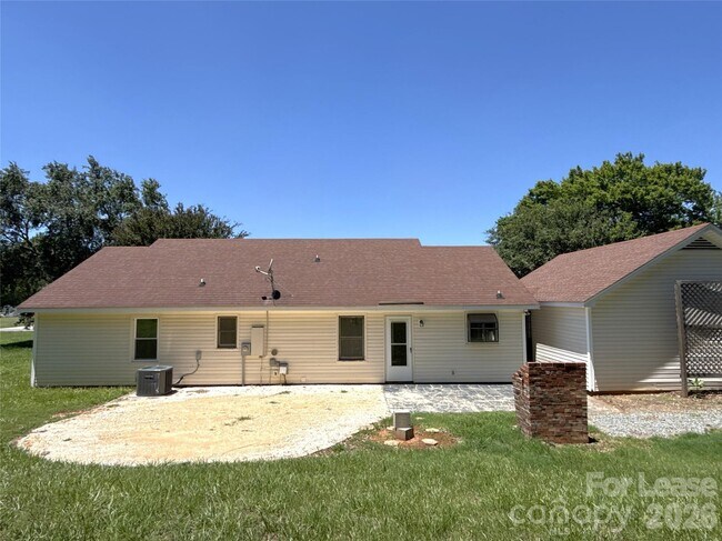 Building Photo - 3211 Karen Ln