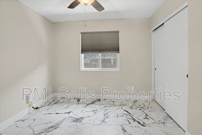 Building Photo - 1510 E Taro Ln