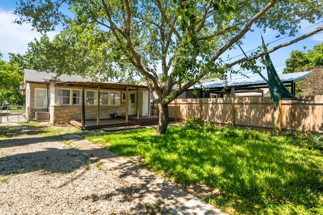 Building Photo - 1807 W Summit Ave.