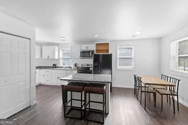 Building Photo - 2533 Godfrey Dr NW