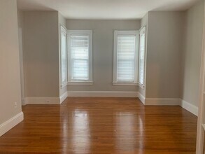 Building Photo - Spacious modern unit with great location in Southern Waltham available as early as 7/15/26