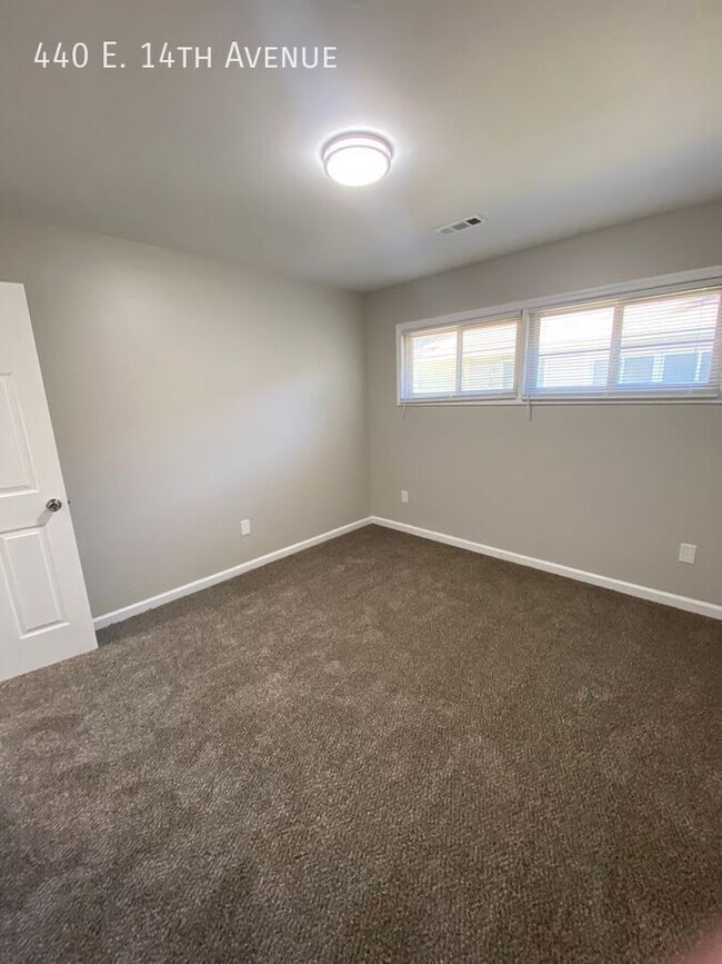 Building Photo - Newly Updated 2 Bedroom Available NOW!