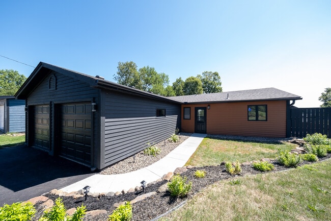 Building Photo - 24075 W Cedar Lake Dr