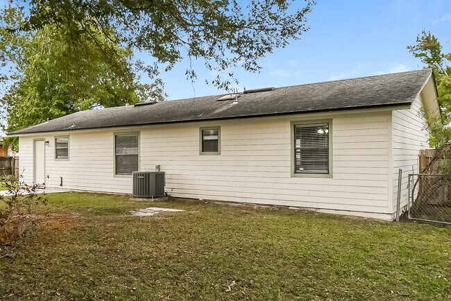 Building Photo - 8804 Falcon Trace Dr S