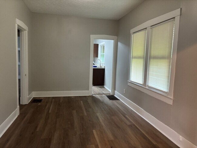 Building Photo - Charming 3BR/1BA Home with Modern Updates ...