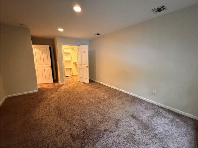 Building Photo - 854 Verona Dr