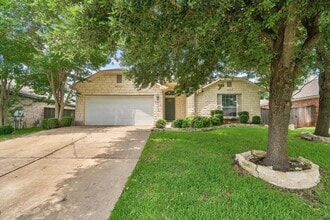 Building Photo - 808 Meadow Bluff Ct