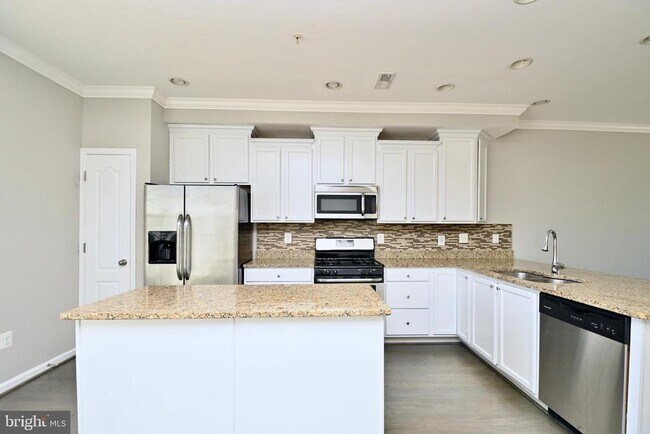 Building Photo - 11177 Southport Pl
