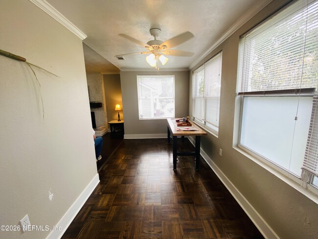 Building Photo - 4808 Lawnview St