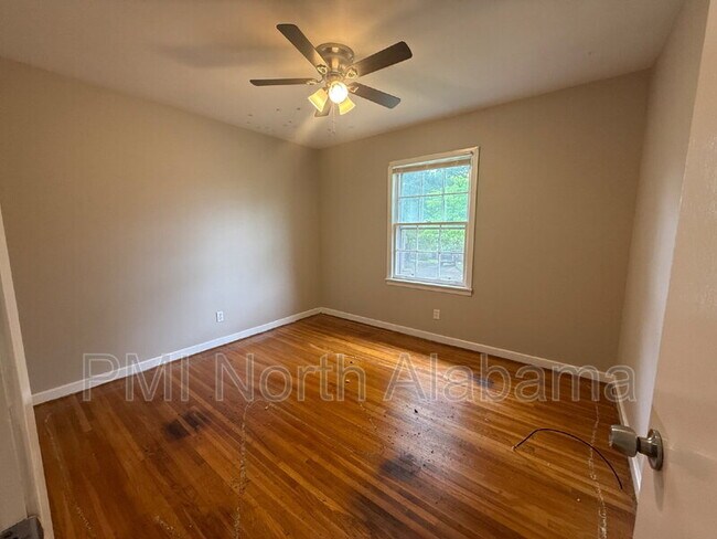 Building Photo - 3206 Bayless Dr SW