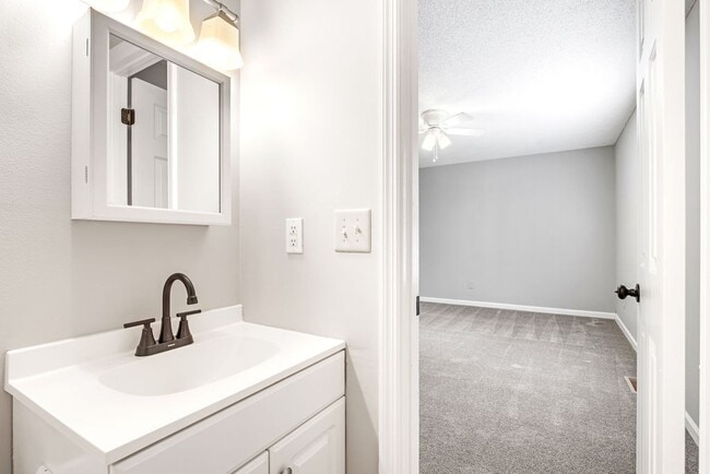 Building Photo - 1703 Winding Way Dr