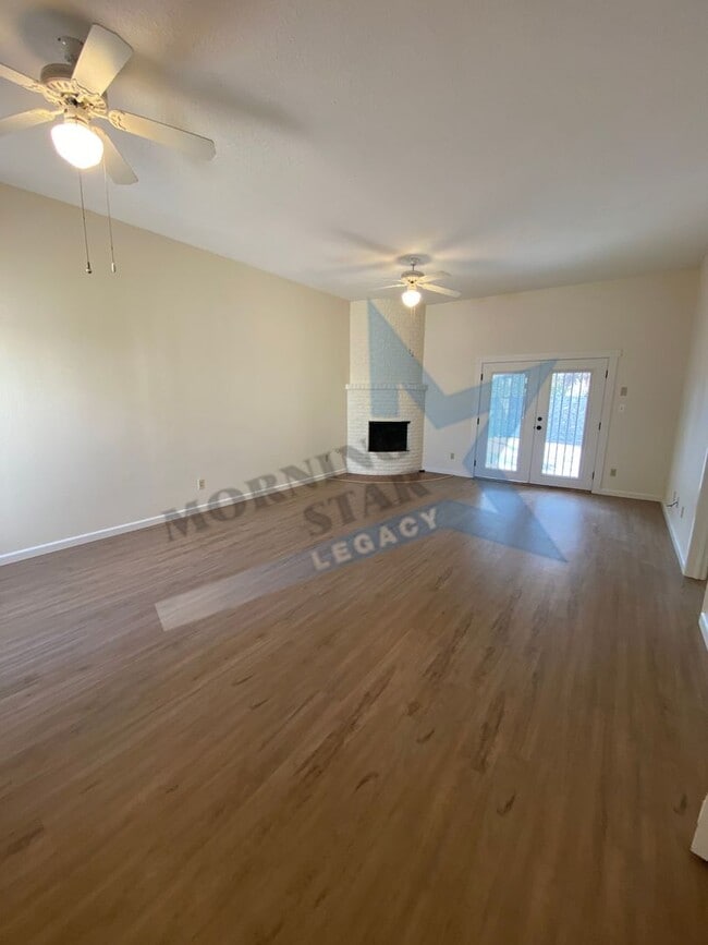 Building Photo - 2 bed, 2 bath w/new flooring throughout!