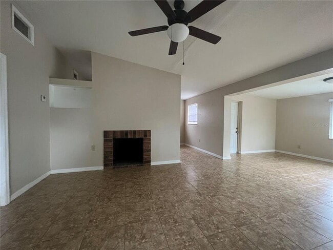 Building Photo - 1601 Lakeview Ct