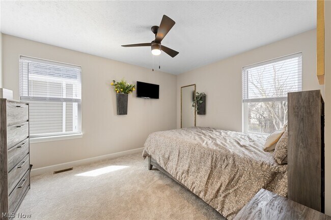 Building Photo - 2250 E 100th St