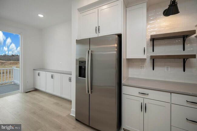 Building Photo - 9403 Pacific Elm St