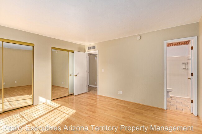 Building Photo - 3 br, 2 bath House - 835 S. Pantano Parkway