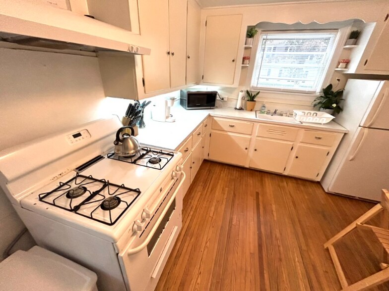 Building Photo - 718 N Cayuga St