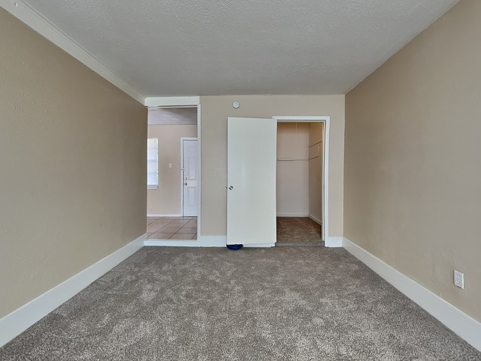 Building Photo - 2925 Caribbean Dr