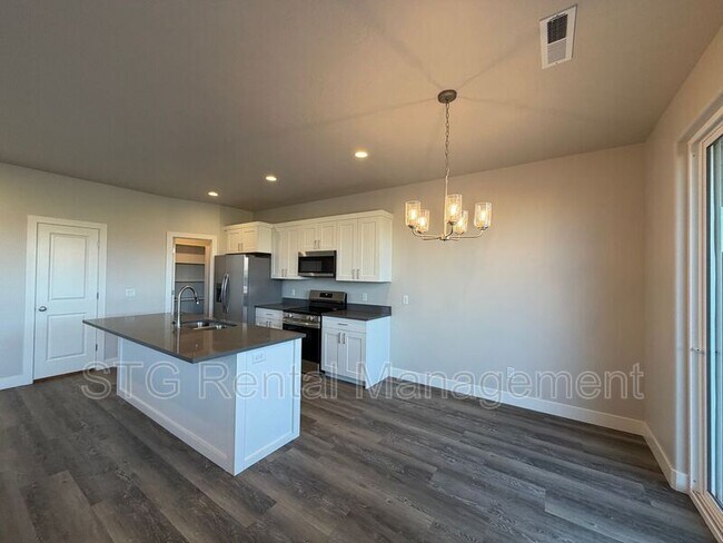 Building Photo - 1010 S 4380 W