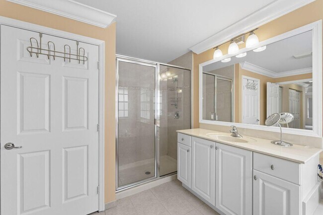 Building Photo - 8492 Breezy Oak Way