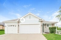 Building Photo - 3 Bedroom Pet-Friendly Home in PLATTE CITY, MO with Main Street Renewal