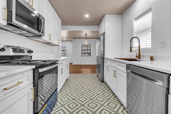 Building Photo - 4895 Helene Rd