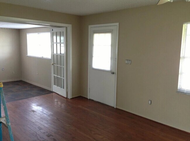 Building Photo - 2489 Hope Ave