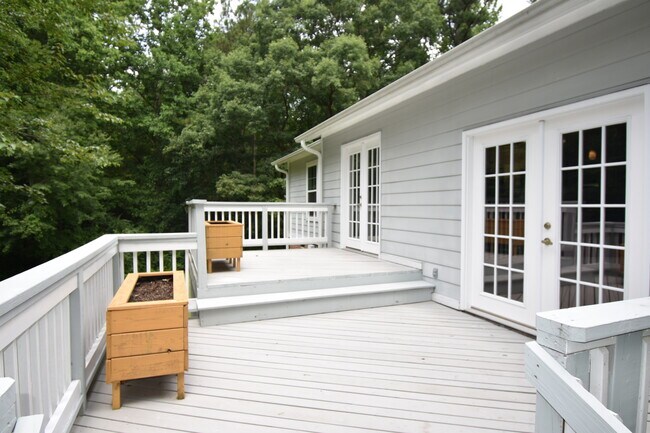 Building Photo - Coming Soon~ 3 Bedroom and 2 Bath- Great Outdoor Space (Pets Negotiable)