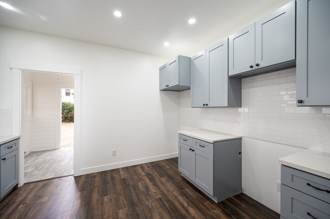 Kitchen - 931 S Grand Ave