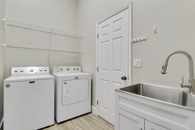 Building Photo - 726 SW Aruba Bay