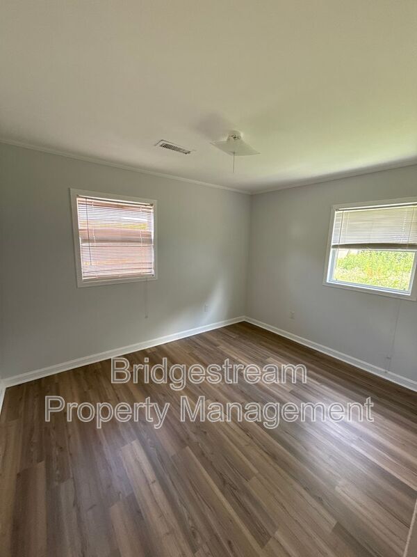 Building Photo - 59 N Haven Dr