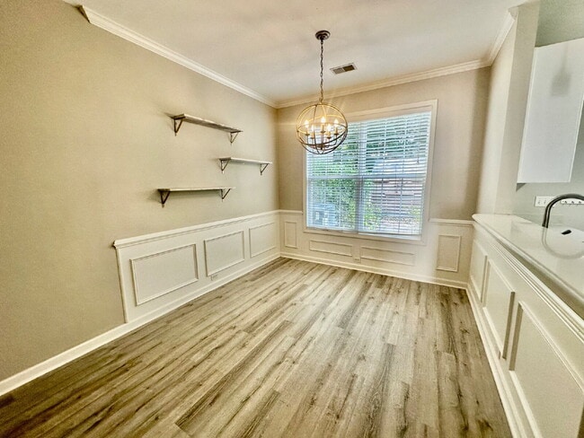 Building Photo - Spacious Townhome with a Private Courtyard in Westbury Park!