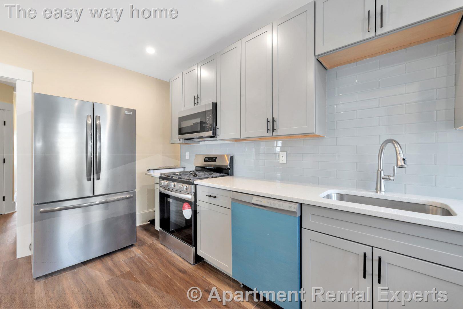 Building Photo - 105 School St