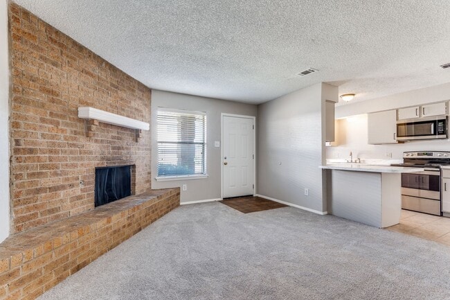 Building Photo - Charming 2-Bedroom Townhome in North Irving with Spacious 2-Car Garage