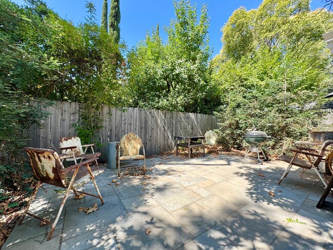 Building Photo - Rare Find Furnished Saint Helena Gem, “Upp...