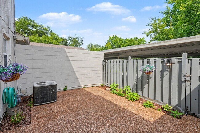 Building Photo - 8300 Sawyer Brown Rd