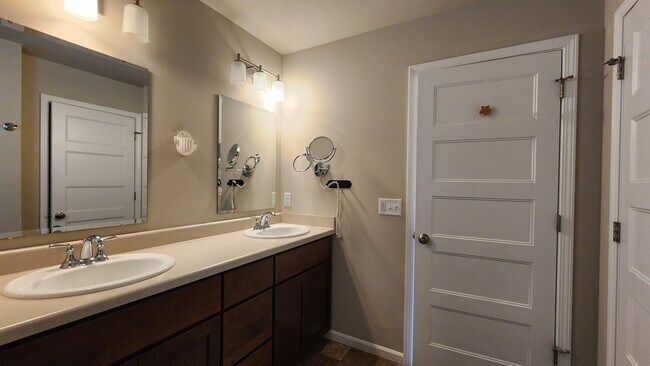Building Photo - 9359 Highland Gate Way