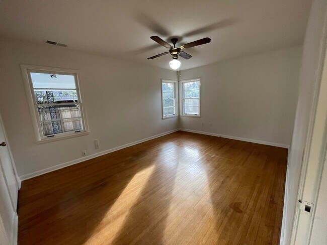Building Photo - 329 Fairfield Cir