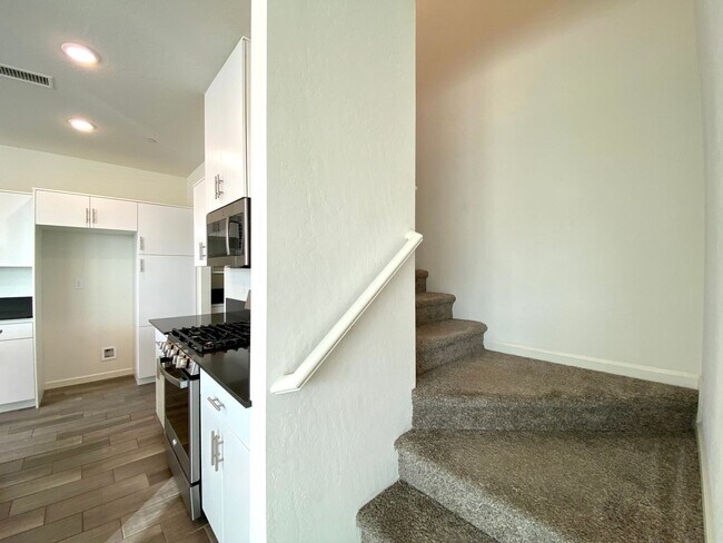 Building Photo - $2,195, 3 Bedroom In Gated Community with ...