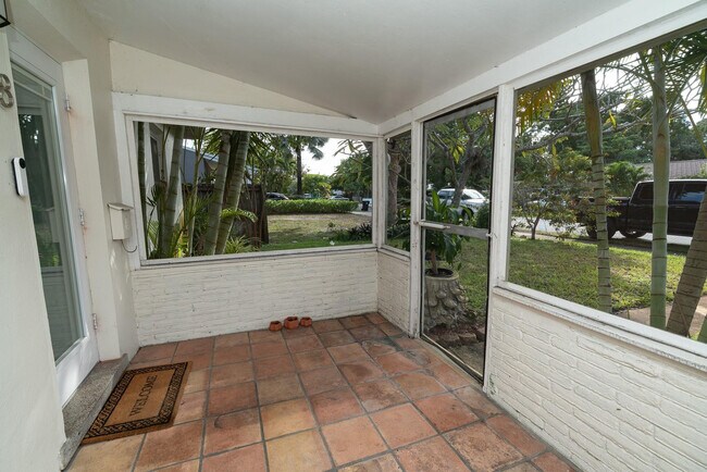 Building Photo - 1328 NE 1st Ave.