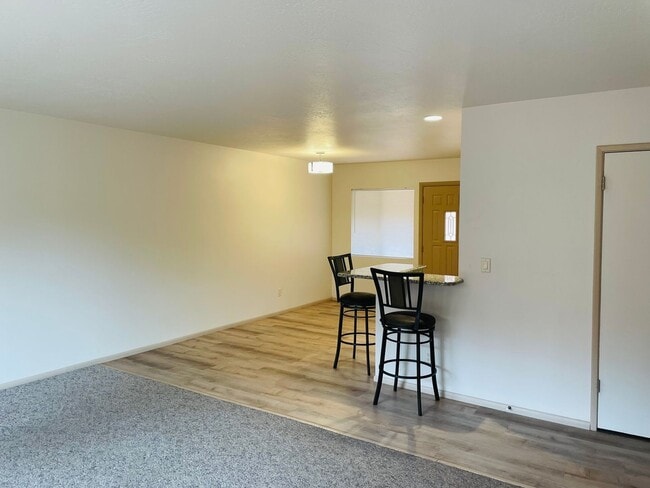 Building Photo - 230 Arroyo Sienna Dr